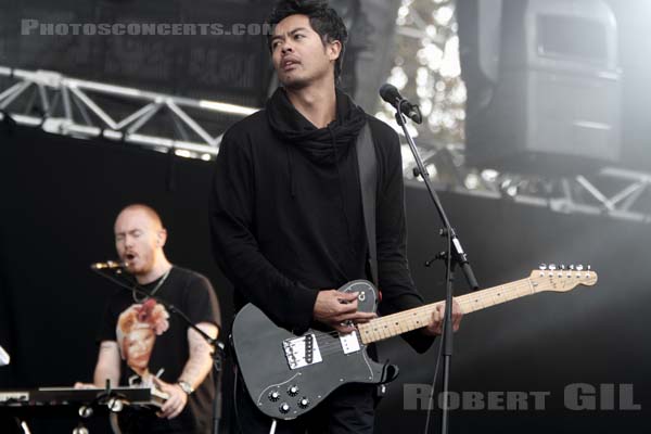 THE TEMPER TRAP - 2010-08-29 - SAINT CLOUD - Domaine National - Grande Scene - 